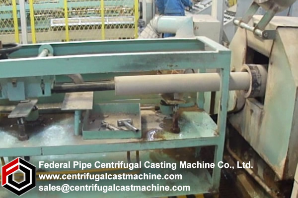 clamping a support body in a centrifugal casting machine